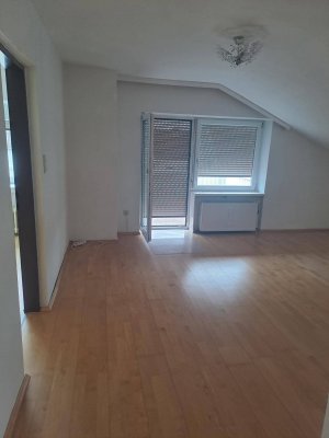 Dachgeschosswohnung nähe Pluscity