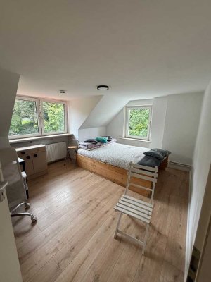 Gepflegte 3-Zimmer Dachgeschosswohnung in Hamburg-Harburg