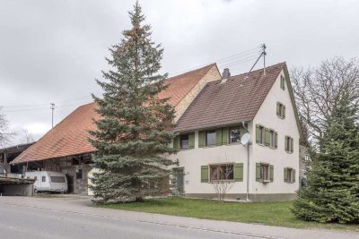 Bauernhaus mit großzügigem Scheunengebäude
