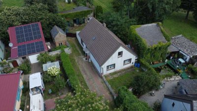 Sanierungsbedürftiges Einfamilienhaus mit viel Nebengelass im Storchendorf "Linum"