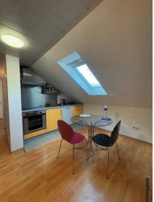 Helle 1,5-Zimmer-Dachgeschosswohnung mit Einbauküche – zentral in Sinzheim