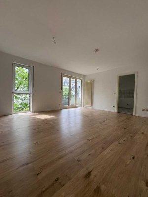 helle 2-Zimmer-Wohnung mit großem Balkon