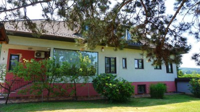 Großzügiges Familienhaus mit Wellnessbereich, Wintergarten &amp; idyllischem Garten nahe Tulln
