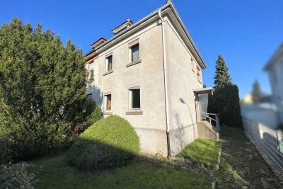 Sanierungsbedürftige Doppelhaushälfte auf Erbpachtgrundstück