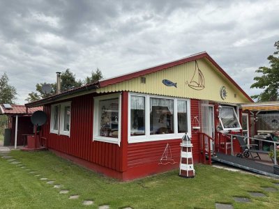 Komplett möbliertes Wochenendhaus in direkter Kanallage
