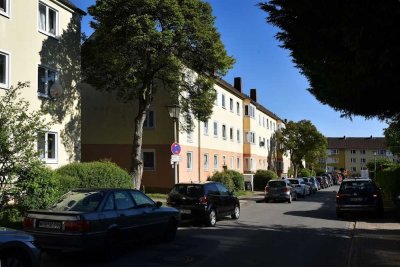 Erdgeschosswohnung mit Tageslichtbad  // EG links