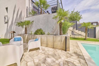 Exquisites Reihenendhaus mit Pool im Neubaugebiet!