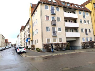 Moderne 2 ZKB mit Balkon, EBK und Laminat