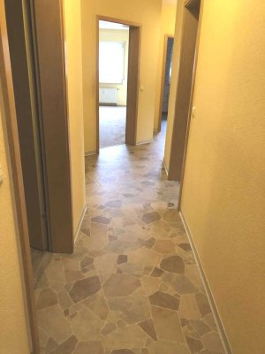4 Zimmer EG Whg. mit Balkon !