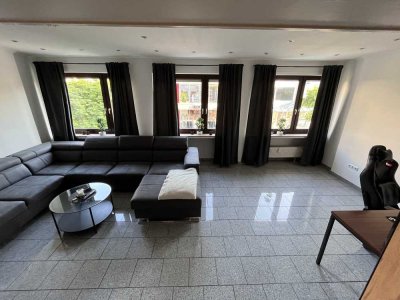 Helle 3-Zimmer-Wohnung mit Wintergarten und großer Terrasse in Rheydt