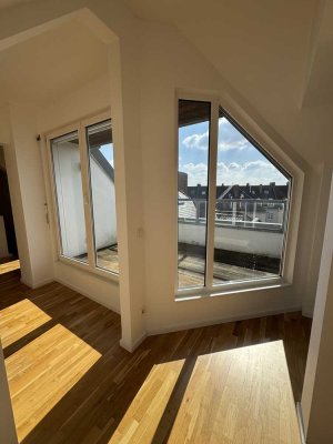 Moderne Dachgeschoss-Maisonette Wohnung in Altbau – ruhig & zentral in München-Laim