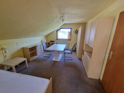 Möblierte, stilvolle 1-Zimmer-DG-Wohnung in Illertissen