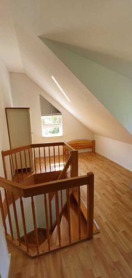 Stilvolle, gepflegte 1-Raum-Dachgeschosswohnung in Esslingen