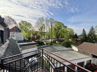 ***Neu*** Sehr schöne, modernisierte Dachgeschosswohnung m. Balkon  (RÖMBKE IMMOBILIEN KG)
