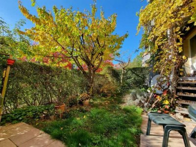Liebevoll renovierte Wohnung mit herrlicher Aussicht 
und schönem Garten ...