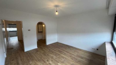 RENOVIERTE 2 ZKB * Top LAGE in Bahnhofsnähe * 1. OG mit Aufzug
