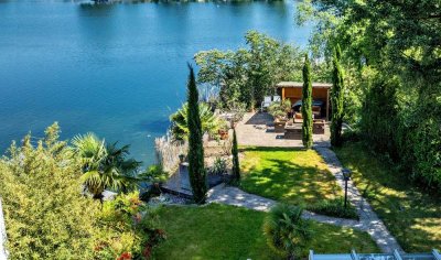 Traumhaftes Anwesen mit mediterranem Garten direkt am Wasser des paradiesischen Hohwiesen-Badesees