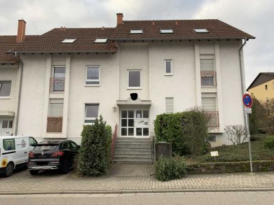 Gemütliche zwei Zimmer DG-Wohnung mit Südwestbalkon in Edenkoben