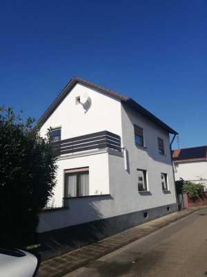 Sehr gepflegtes 7-Zimmer-Einfamilienhaus mit Nebengebäude in Hagenbach