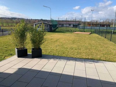 Schöne Doppelhaushälfte  mit 3 Schlafzimmern,Küche 2mal Bad,Garage,Garten
