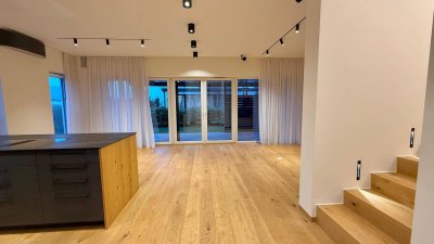 PERFECT HOME - VIKTRING: TOP Eckreihenhaus - klimatisiert - BUS-System - Garage - Doppelcarport