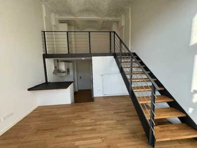 Split-Level-Loft-Charme direkt an der Spree mit EBK & Terrasse