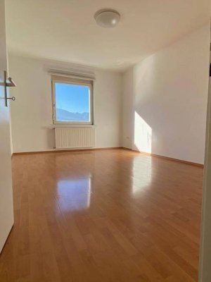 unmittelbare Uni/Kiniknähe: wg-geeignete 2 Zimmer-DG-Büro/Wohnung - Provision bezahlt der Abgeber