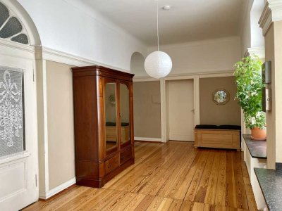 Großzügige, renovierte Altbauwohnung mit viel Charme
