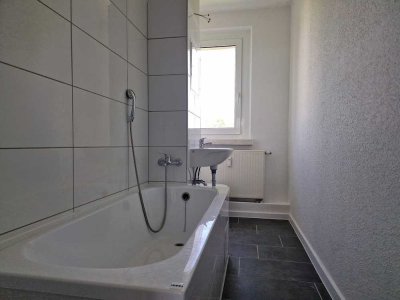 Neuwertige Wohnung in zentraler Lage mit Tageslicht in Küche und Bad + 2 NKM sparen*