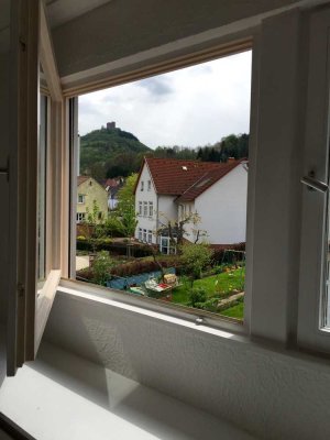 Renovierte Dachgeschosswohnung mit Trifelsblick zum 1.9.2025