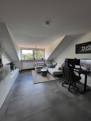 Exklusive, neuwertige 2-Zimmer-DG-Wohnung mit gehobener Innenausstattung in Erlangen