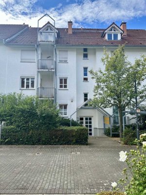 Helle 2,5-Zimmer Dachgeschosswohnung mit Dachterrasse