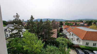Dachgeschoßwohung mit Weitblick und Naturgarten