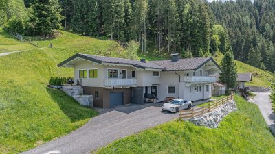 Hochwertiges Zweifamilienhaus in unverbaubarer Aussichtslage