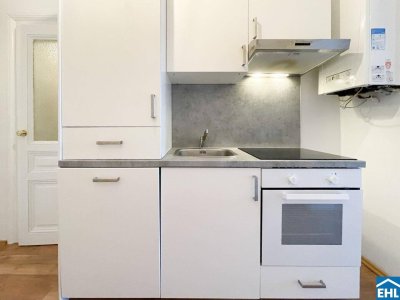 In U-Bahn-Nähe: Singlewohnung in wunderschönem Altbau