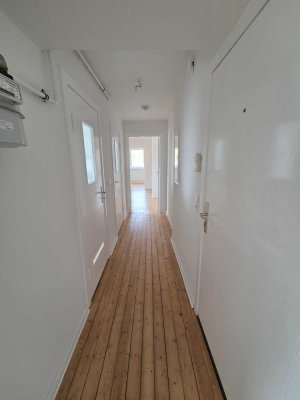 Marli, auf 1 Jahr befristet -  2 Zimmer DG Mitte mit EBK und Vollbad