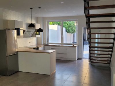 Maisonette-Wohnung in 2.Reihe auf 3 Etagen in KA-Neureut! Renoviert!