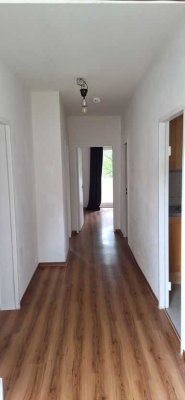 Helle 2,5-Zimmer Wohnung mit Balkon und Loggia in Kiel-Damperhof/Brunswick