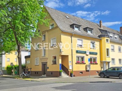 Reiheneckhaus mit 2 Wohnungen, Restaurant, Biergarten und 3 Garagen