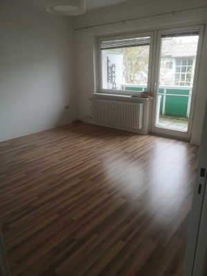 Attraktive 3-Raum-Wohnung mit Balkon und EBK in Berlin Reinickendorf!