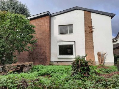 Großes Zweifamilienhaus mit Traumgarten in Erftstadt