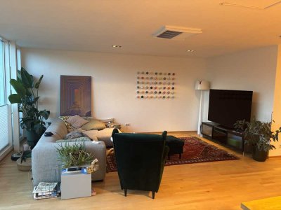 Helle Dachgeschosswohnung mit besonderem Flair