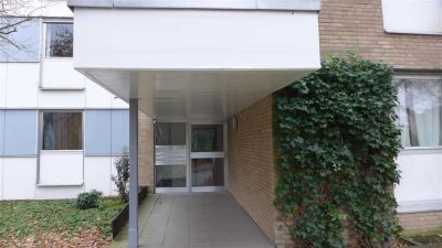 Krefeld-Stadtwald: komfortable 6-Zimmer-Wohnung mit großen Terrassenflächen in ruhiger Lage