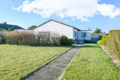 Sanierungsbedürftiger Bungalow auf großem Erbpachtgrundstück!