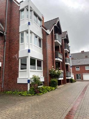 Zentrale, schöne und ruhige 3-Zimmer Hochparterre-Wohnung mit Balkon in Emden
