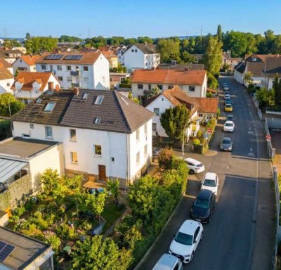 Sanierte 6-Zimmer DHH in Nieder-Eschbach mit Garage in Bestlage
