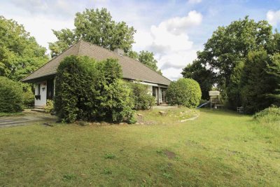 Ruhig gelegenes Einfamilienhaus mit großzügigem Garten, Ausbaureserve und Vollkeller