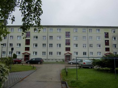 Modern geschnittene 2-Raumwohnung mit Balkon, Wohnküche und HWR (ab Juni)