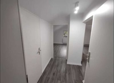 Schöne 2,5-Zimmer- Dachgeschosswohnung