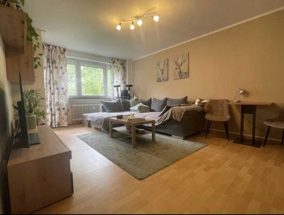 Geschmackvolle, gepflegte 2-Raum-Wohnung mit geh. Innenausstattung mit Balkon und EBK in Wiesbaden